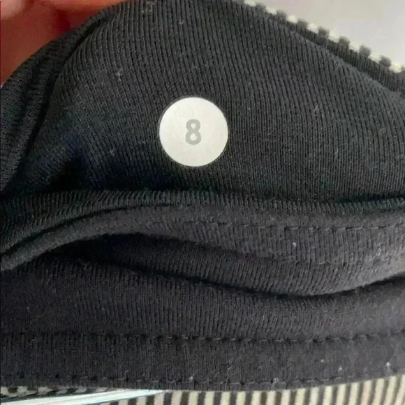 Lululemon crop leggings. Size 8. - Picture 5 of 6